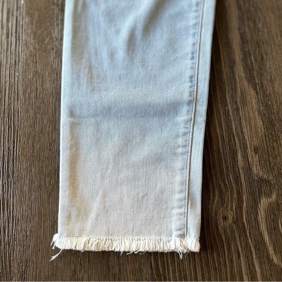 CLOSED Size 28 Light Blue Raw Hem High Rise Baker Jeans! - Picture 4 of 7
